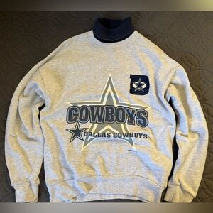 Dallas Cowboys Vintage Graphic Sweatshirt - NFL Team Pullover